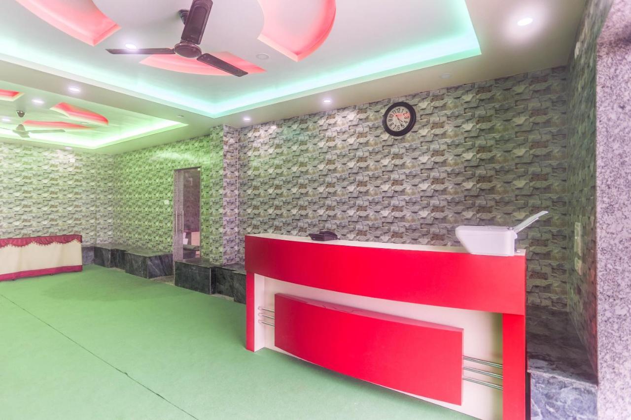 Oyo 60771 New Puri Hotel Екстер'єр фото
